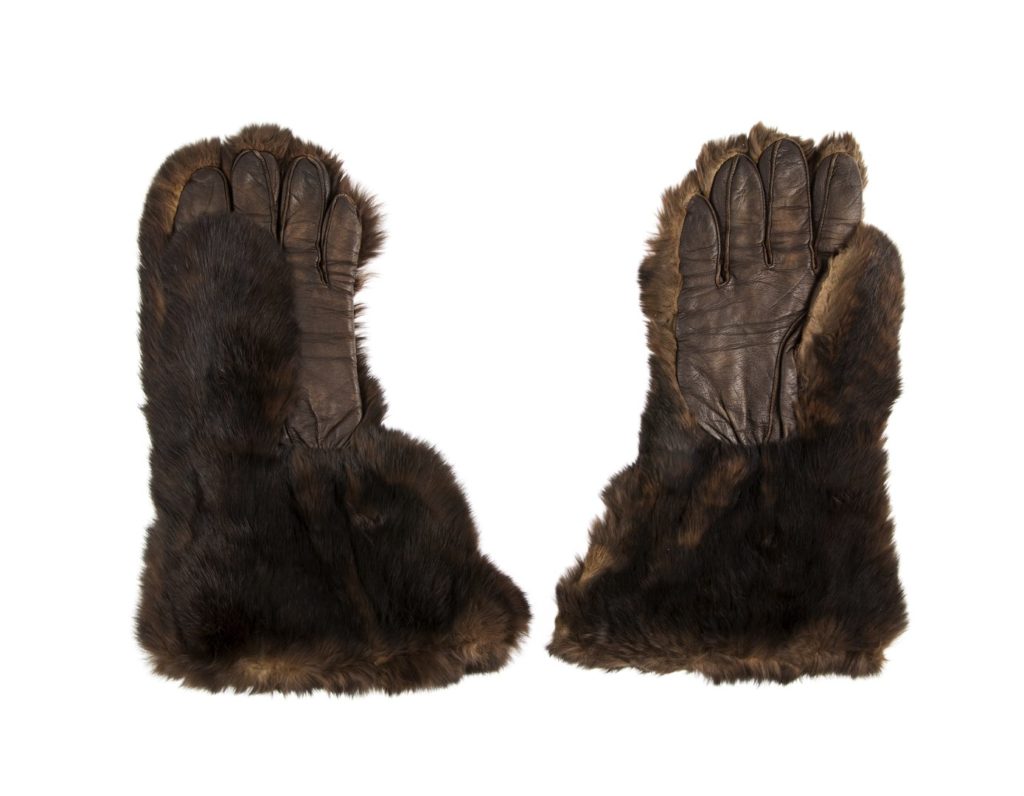 Womenswear fur-backed gauntlet gloves