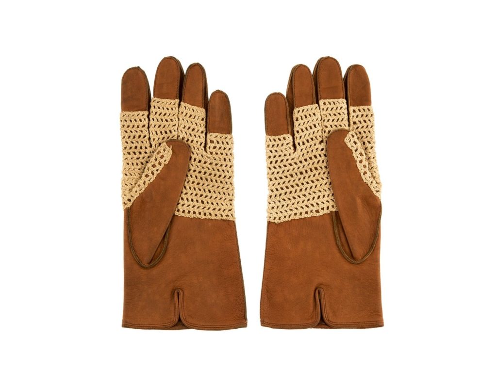 Menswear driving or golfing gloves