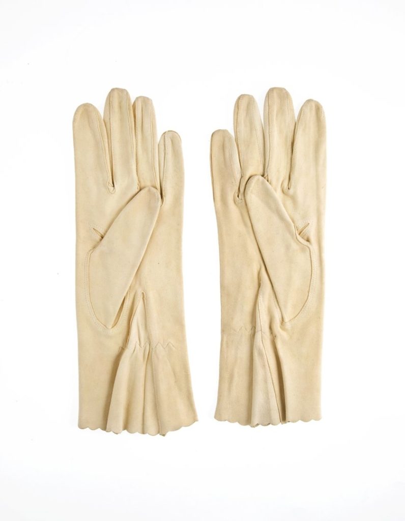 Womenswear gauntlet-style gloves
