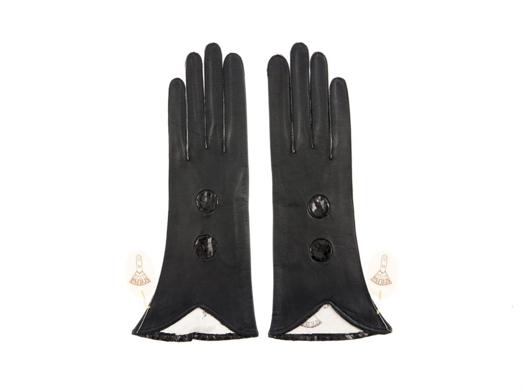 Womenswear flared or gauntlet style gloves