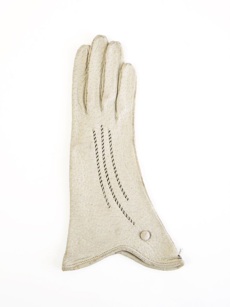Womenswear gauntlet glove