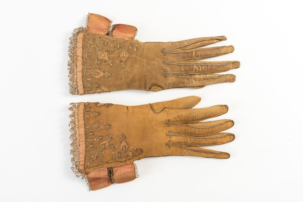 King James I's gauntlet gloves