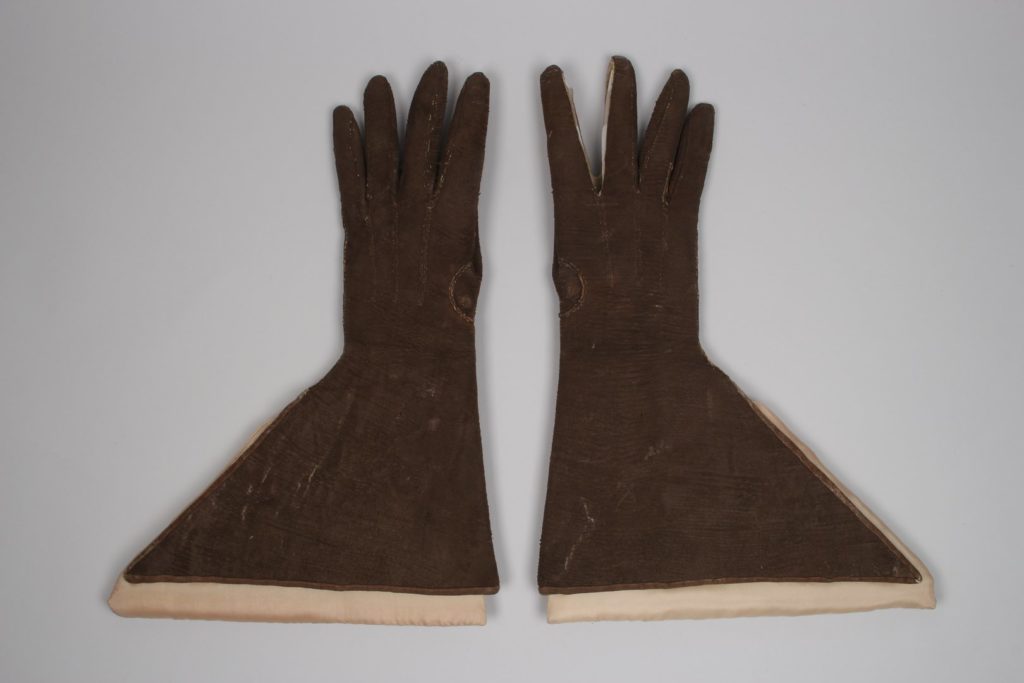 Menswear hunting or falconry gloves