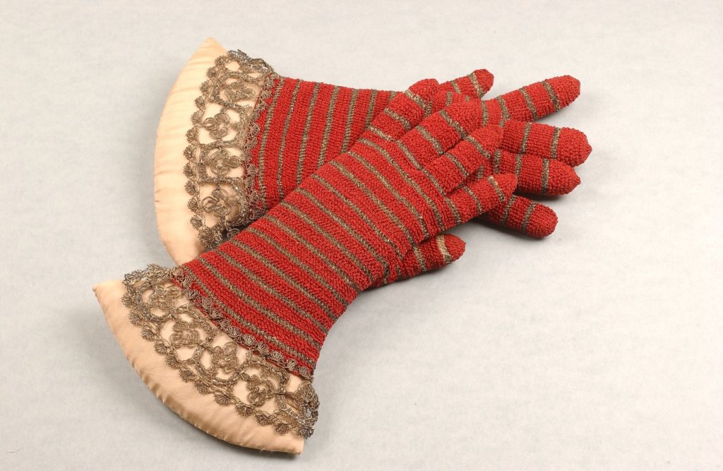 Menswear crochet gauntlet gloves