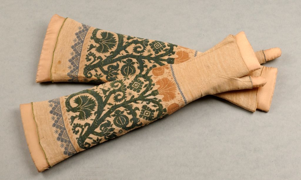 Womenswear elbow-length mittens