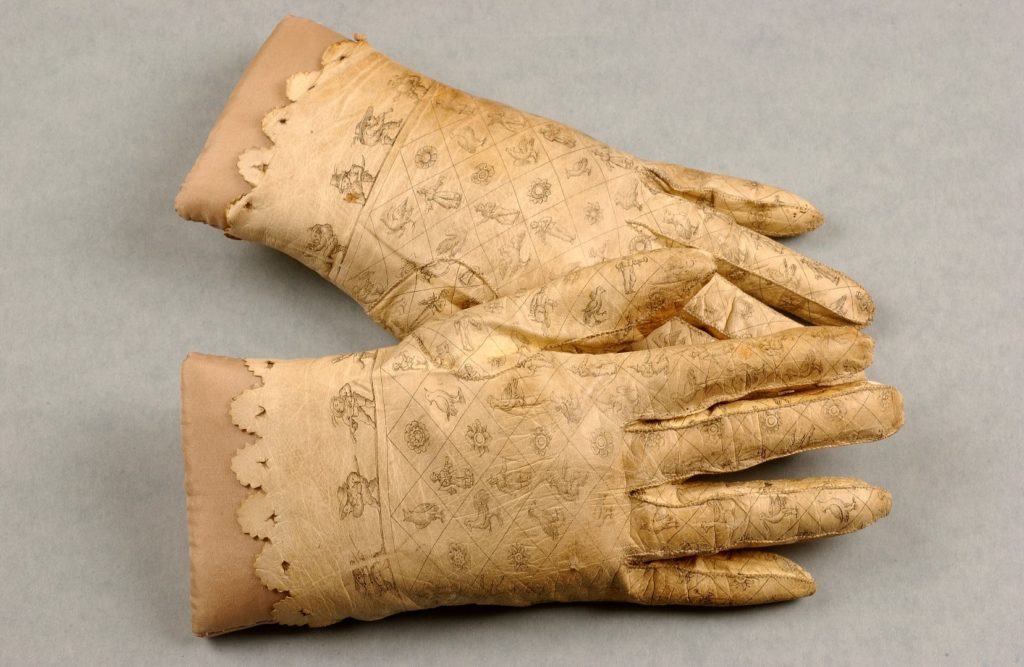 Womenswear printed gloves