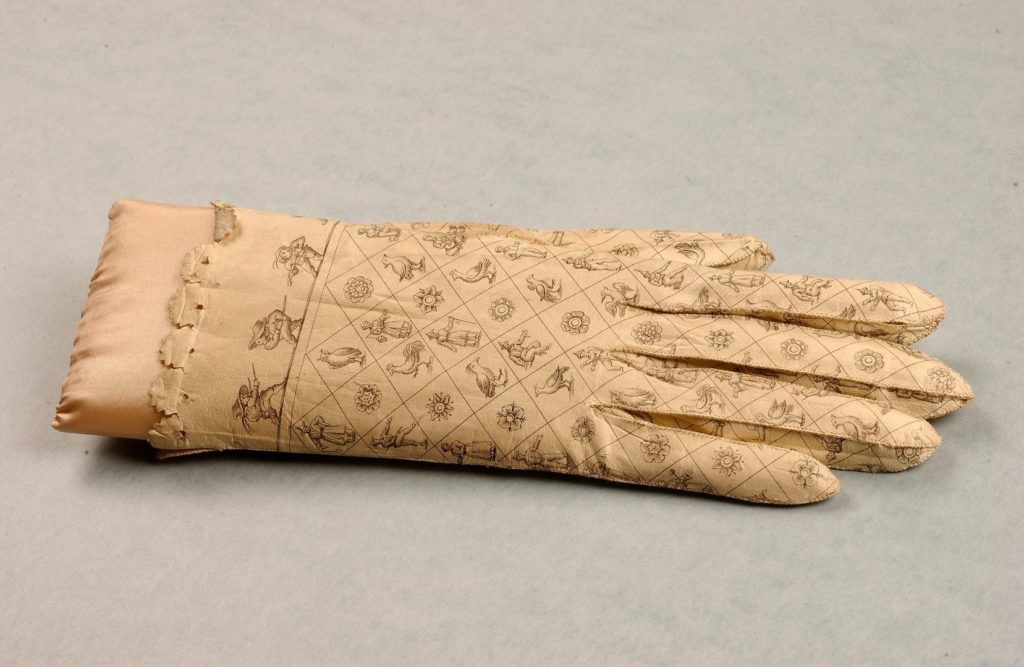 Womenswear printed glove