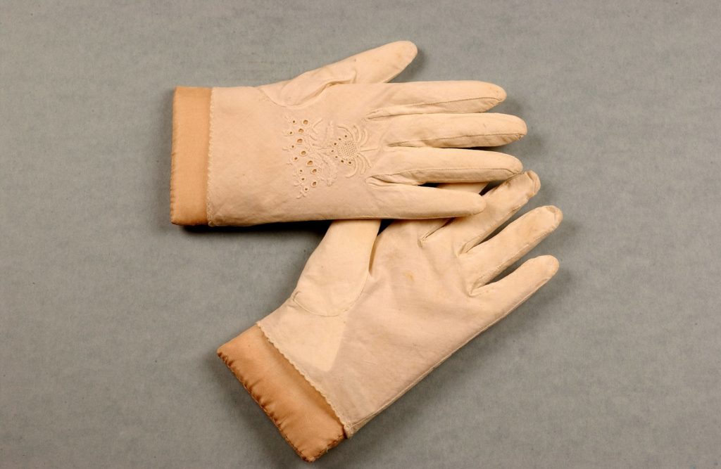 Menswear whitework gloves