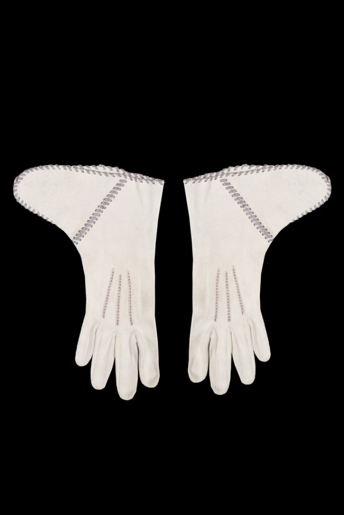 Womenswear gauntlet style gloves